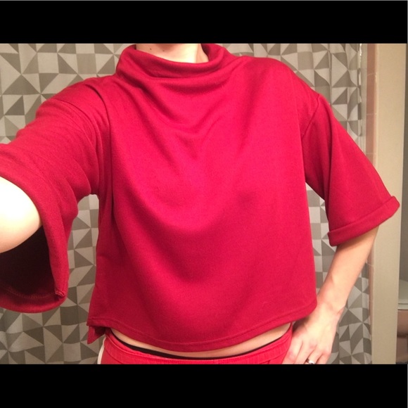 Red crop mock neck - Picture 2 of 2